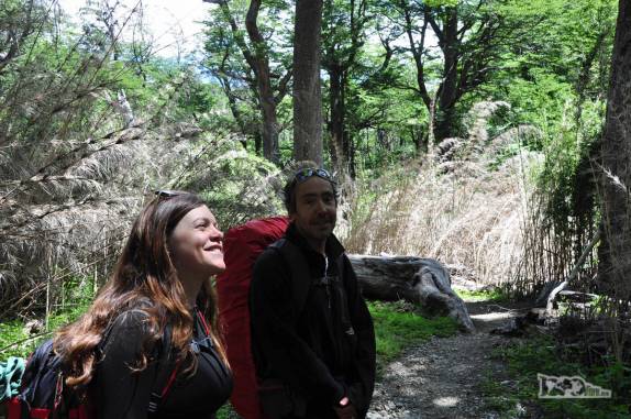 Com a Rowan na trilha para o Refúgio San Martín, no lago Jakob, na região de Bariloche, na Argentina